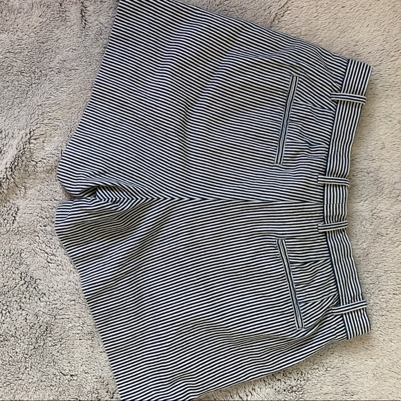 Gap womens tailored shorts size 8r blue and white stripe - Picture 5 of 5